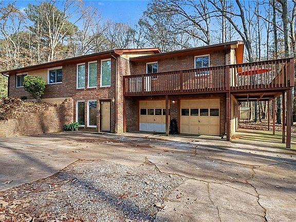 3rd image of 134 Hidden Valley Rd