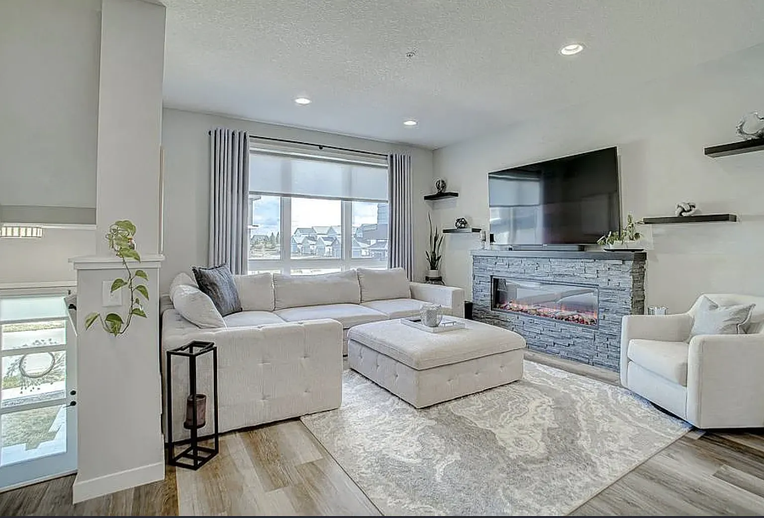 3 bed, 2025 sqft, $3,995 — Photo 3