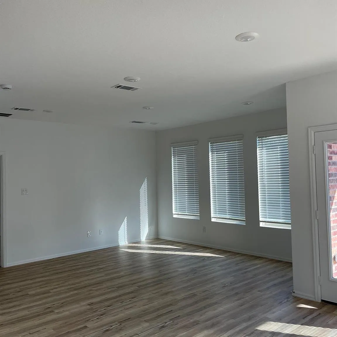 4 bed, 2.5 bath, 2314 sqft, $2,600 — Photo 3