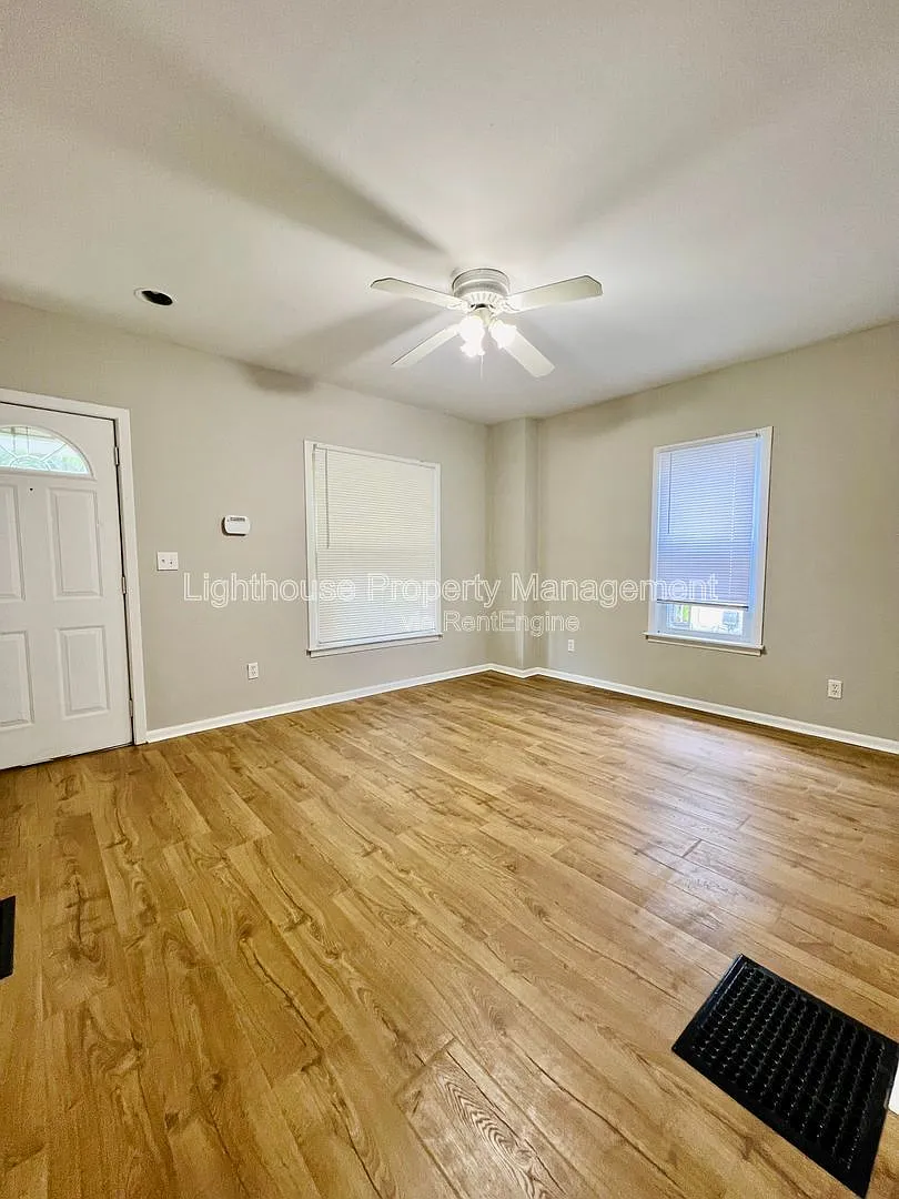 3 bed, 1.5 bath, 1128 sqft, $1,250 — Photo 3