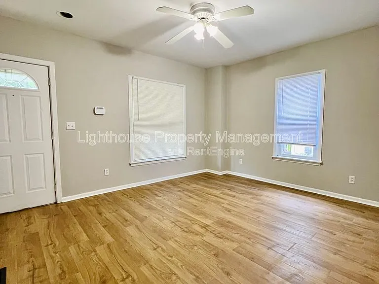 708 Elizabeth St — Photo 3