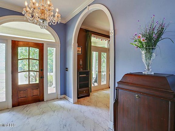 5th image of 308 Woodlands Dr