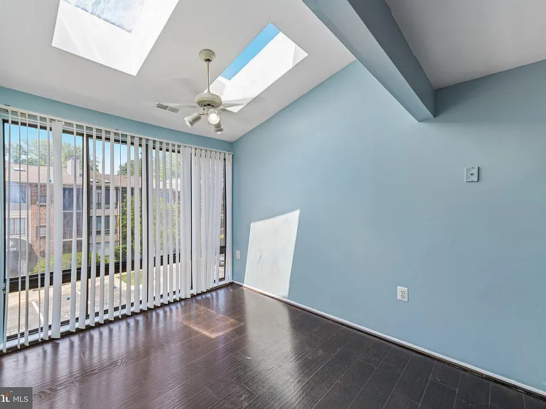 18131 Chalet Dr #301 — Photo 15