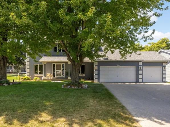 527 Hackmore Dr, Eagan, MN 55123