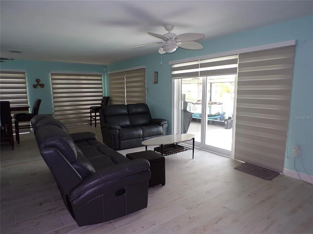 3 bed, 2.0 bath, 1346 sqft, $2,800 — Photo 3