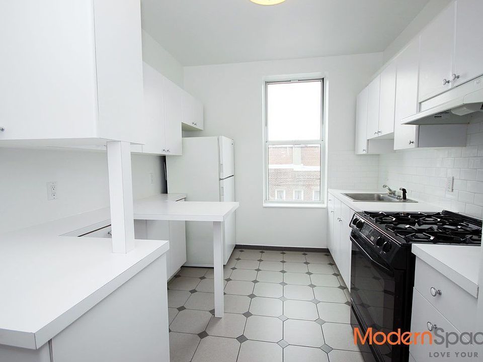 1st image of 2901 21st Ave APT 2R