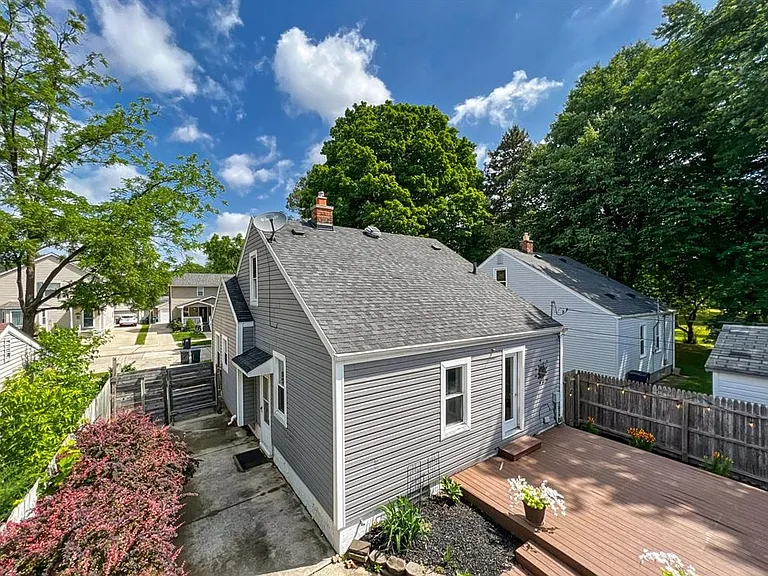 2420 Harwood Ave — Photo 9