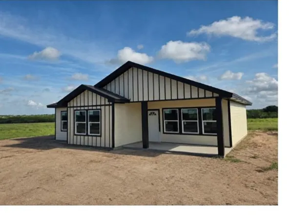 104 Starrview Dr, Rio Grande City, TX 78582