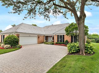 2552 Indian Ridge Ct, Glenview, IL 60026