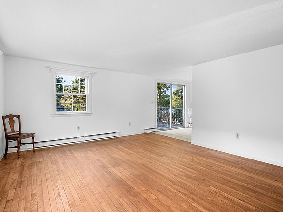 5th image of 95 Shorewood Drive