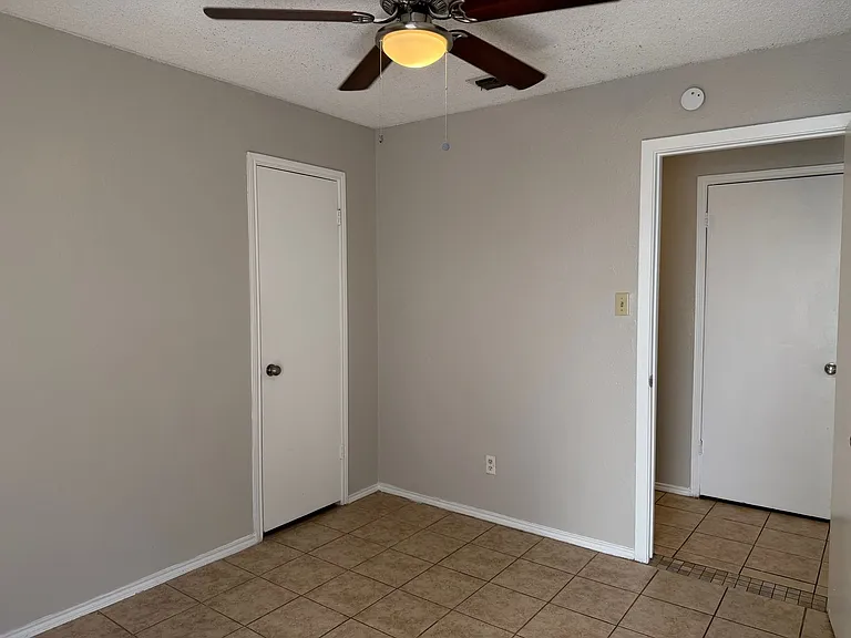 811 W Olmos Dr — Photo 7