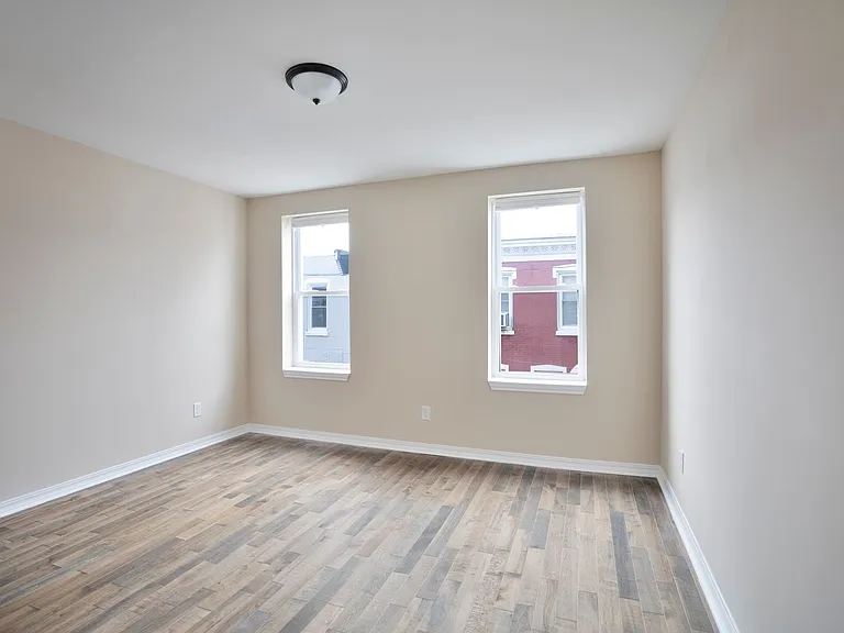 2515 Ingersoll St — Photo 21