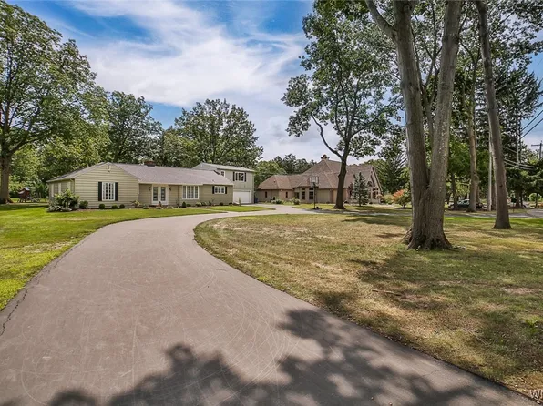 610 Mountain View Dr, Lewiston, NY 14092