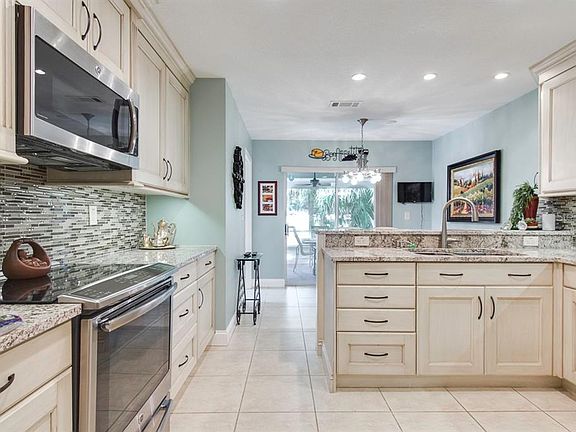 2nd image of 265 Woodridge Cir