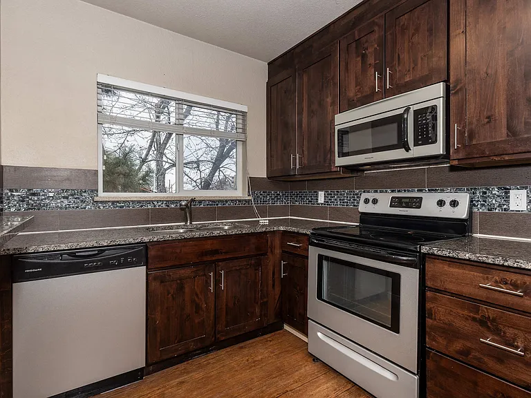 66 S Clarkson St — Photo 30