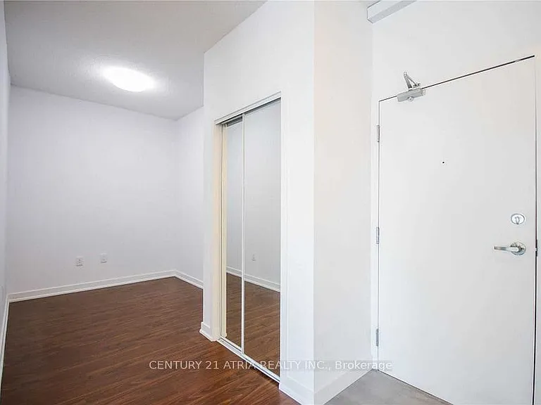 9 Spadina Ave #618 — Photo 16