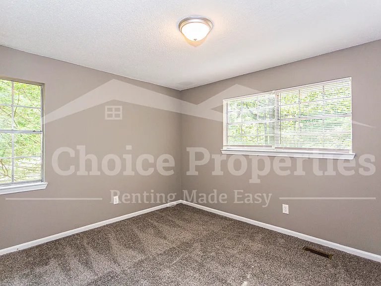 1421 Brewster Cir — Photo 16