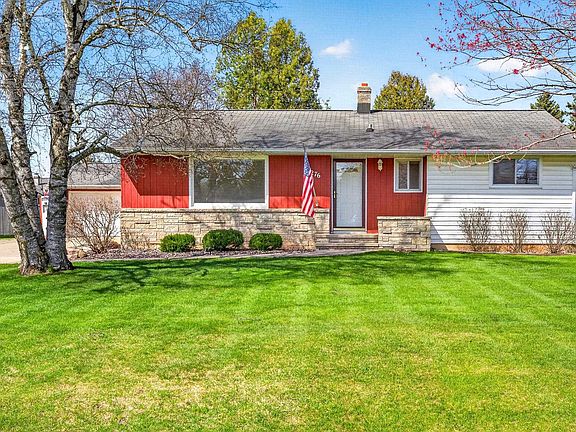 2nd image of 1276 Irish Rd