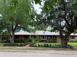 90 E Oak St, Santo, TX 76472