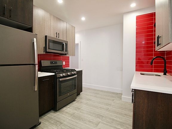 3rd image of 270 Kosciuszko St #201