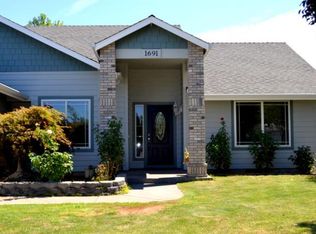 1691 Nunnwood Ln, Grants Pass, OR 97527