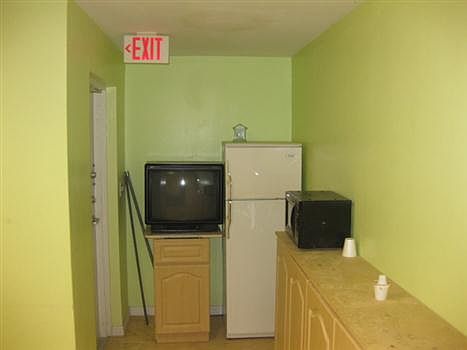 3rd image of 4692 NW 133rd St