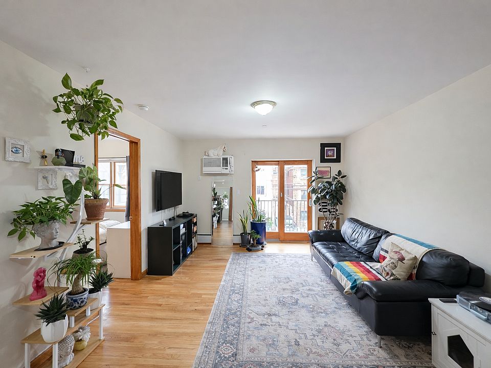 1st image of 3018 23rd St #2F