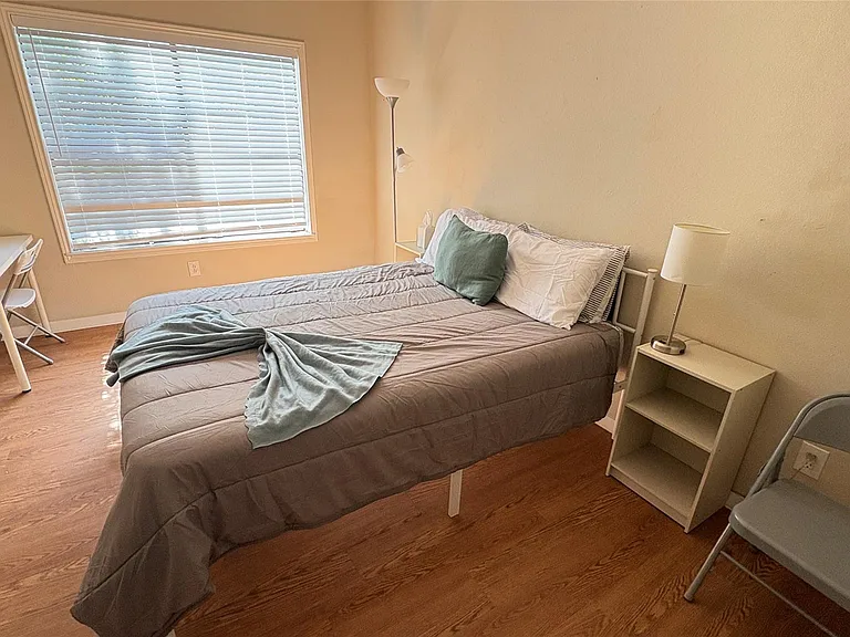 915 W 23rd St #207 — Photo 6