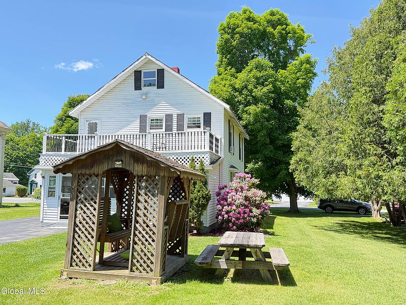4th image of 22 Washington Street