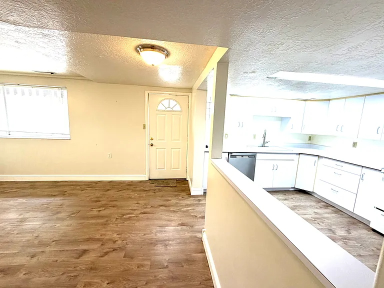 1177 E 500 N #B — Photo 11