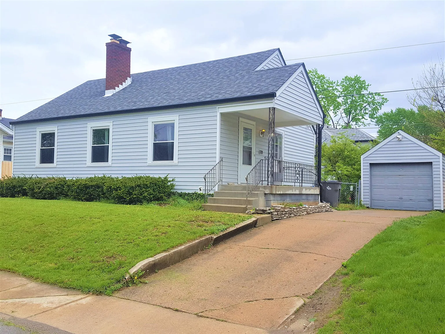 825 Carlyle Pl photo 1