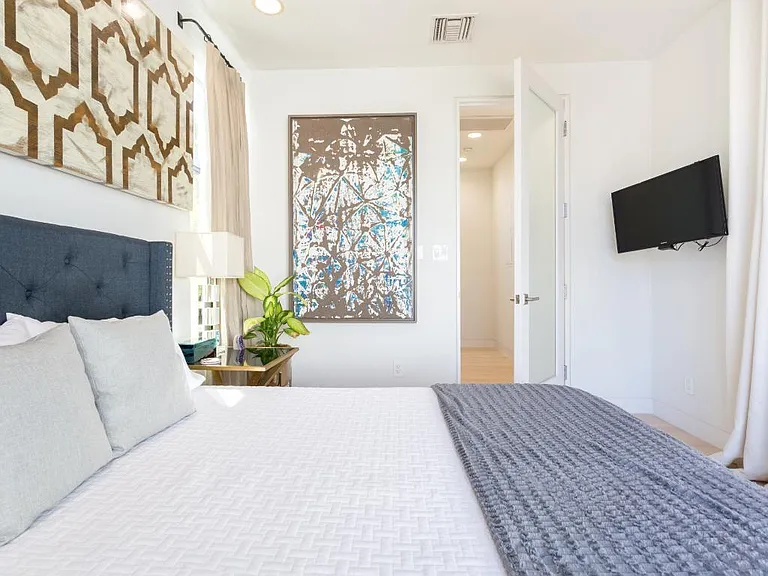 808 N La Jolla Ave — Photo 24