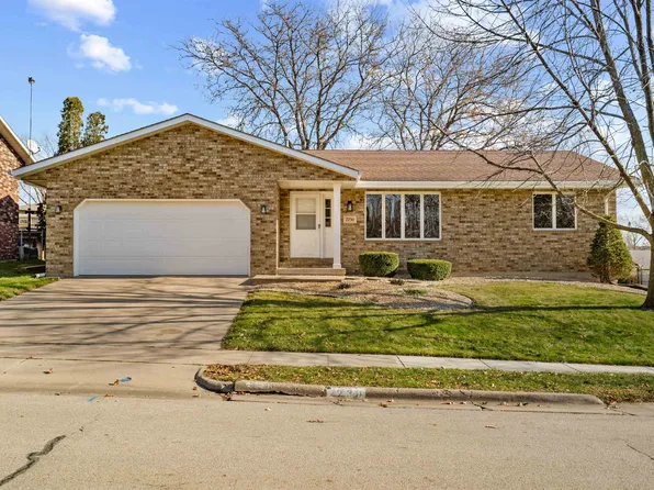 2230 S Way Dr, Dubuque, IA 52002