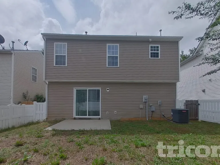 4504 Valendra Dr — Photo 18