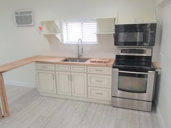 4th image of 7 Elm Ave SE #A