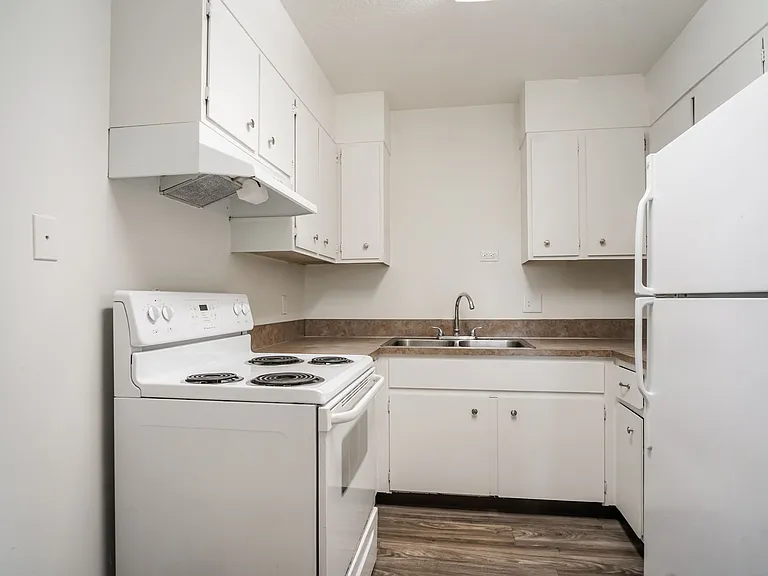 Riviera Apartments — Photo 8
