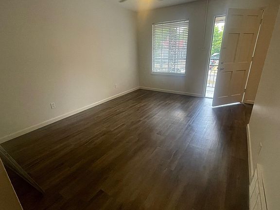5th image of 2201 Scott St #2B-1Ba