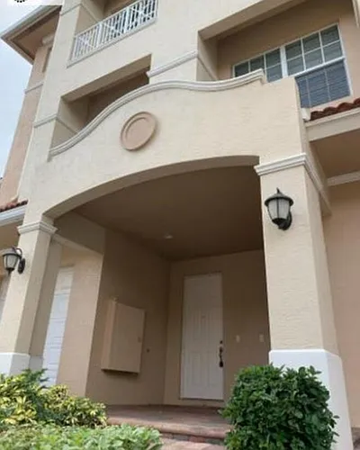 5021 Vine Cliff Way W Photo 1
