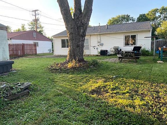 3rd image of 2787 Lake Park Dr