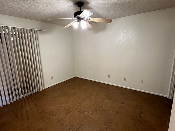 4th image of 953 W Emelita Cir