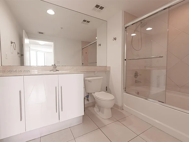 325 Biscayne Blvd #821 — Photo 12
