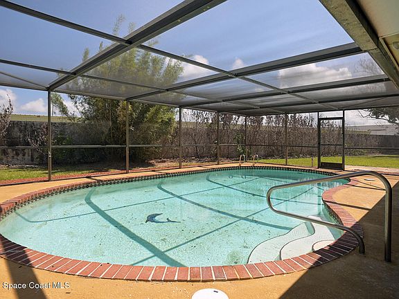 4th image of 695 Trinidad Ct