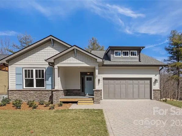 197 Hogans View Cir, Hendersonville, NC 28739