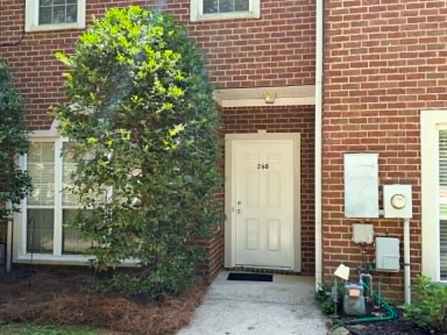 2 bed, 2.5 bath, 1425 sqft, $1,600 — Photo 2