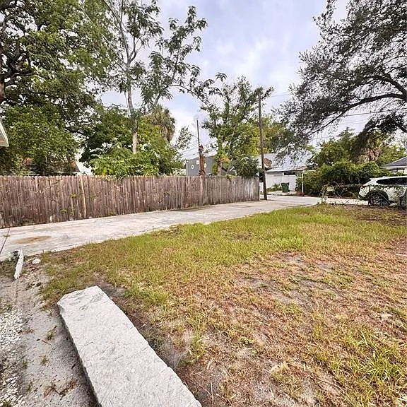 209 W Emily St — Photo 5