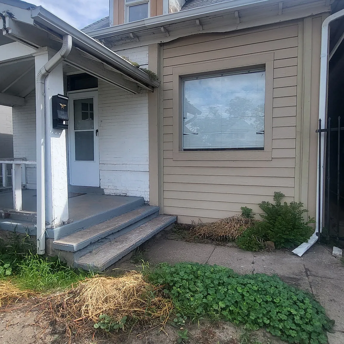 3 bed, 1300 sqft, $2,200 — Photo 1
