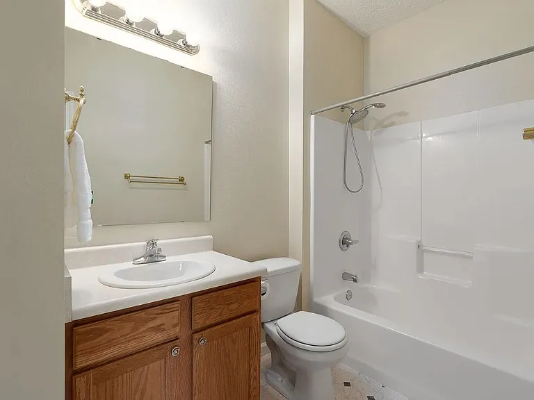 4570 Matthew St — Photo 16