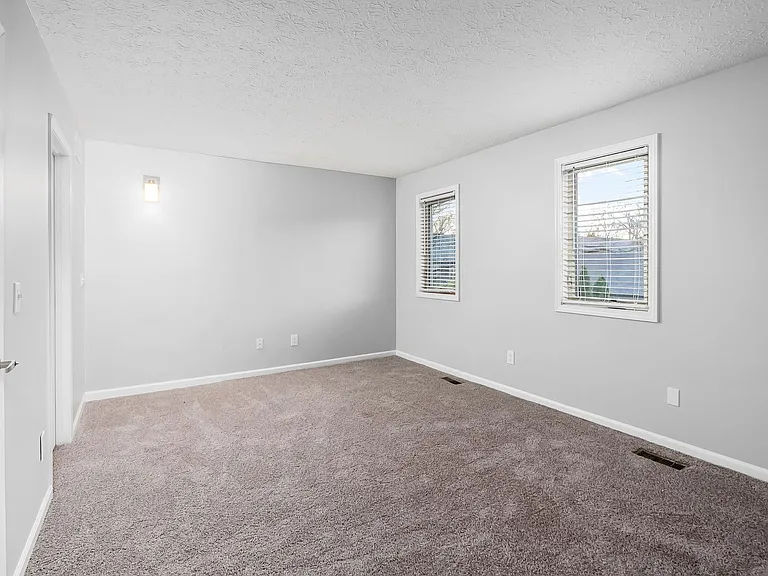 3085-3194 Griggsview Court — Photo 25
