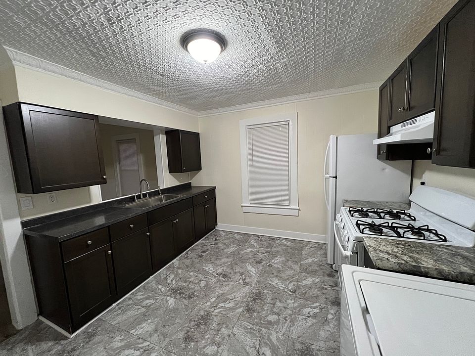 1st image of 4 Cottage Pl #1