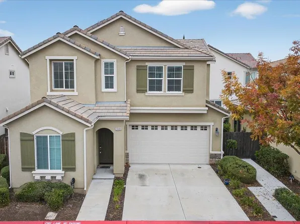 2098 E Axelson Dr, Fresno, CA 93730